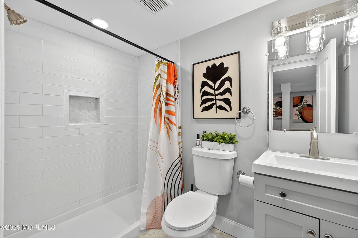 Bathroom, Interior, Recessed Lighting