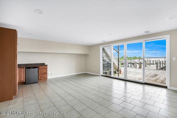 Empty room, Interior, Recessed Lighting, Water