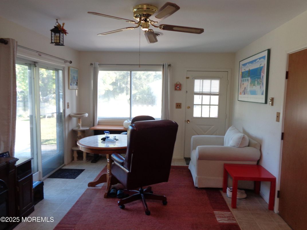 Home Office, Interior