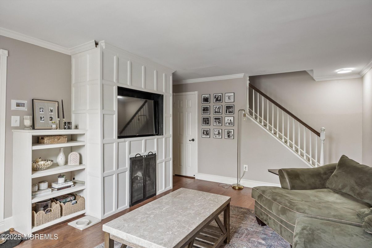 Interior, Recessed Lighting, Wood Texture Flooring