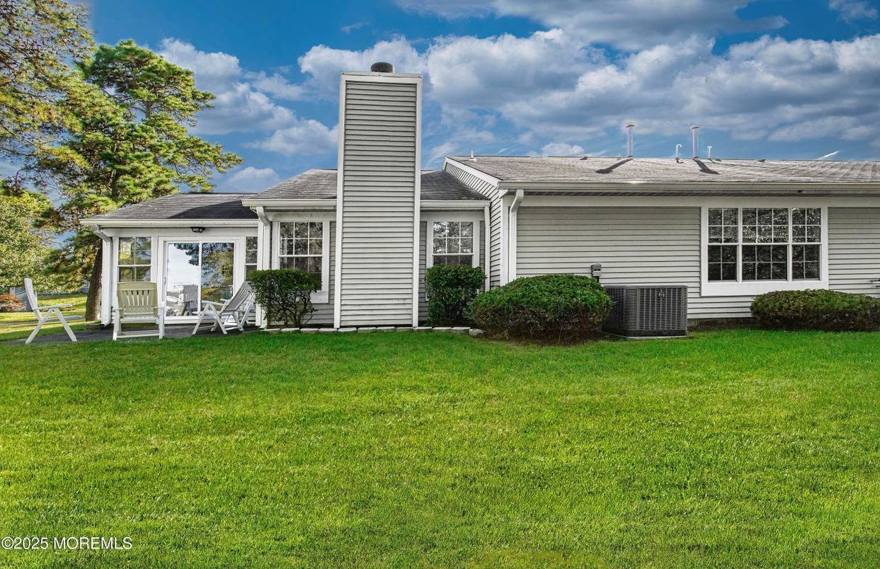 Backyard, Exterior, Facade, Ranch