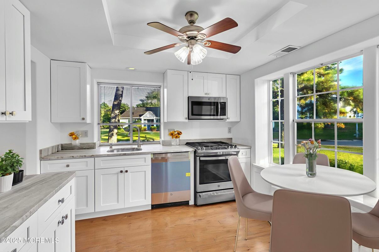 Dining room, Interior, Kitchen, Stainless Steel Appliances, Wood Texture Flooring