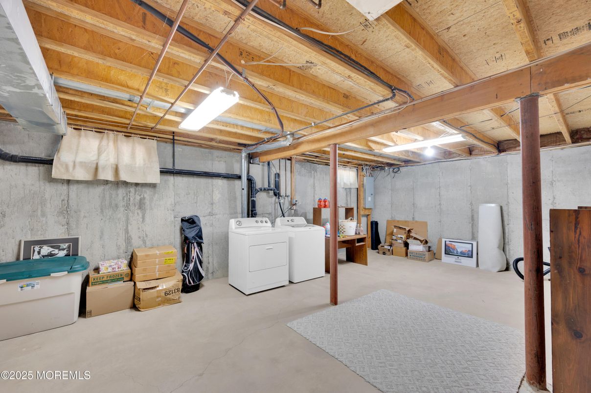 Interior, Washer, Wooden Beams, Wooden Ceilings