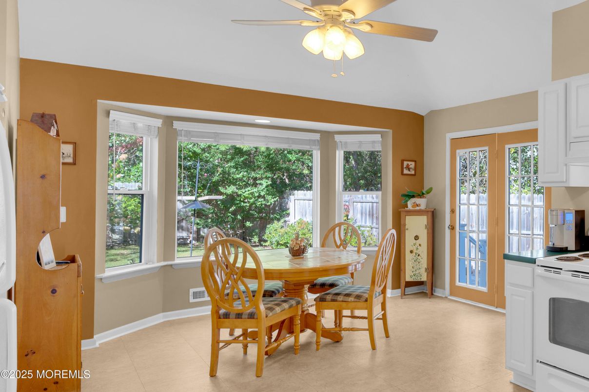 Dining room, Interior, Recessed Lighting
