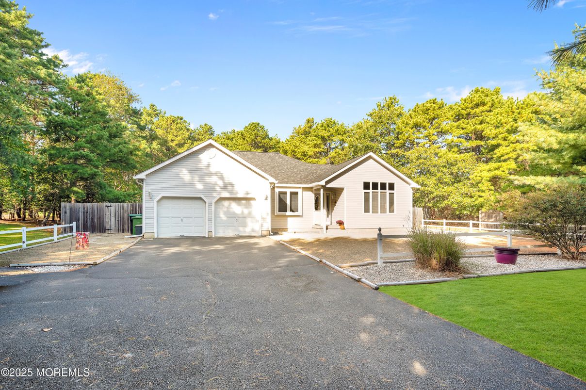 Backyard, Detached Garage, Exterior