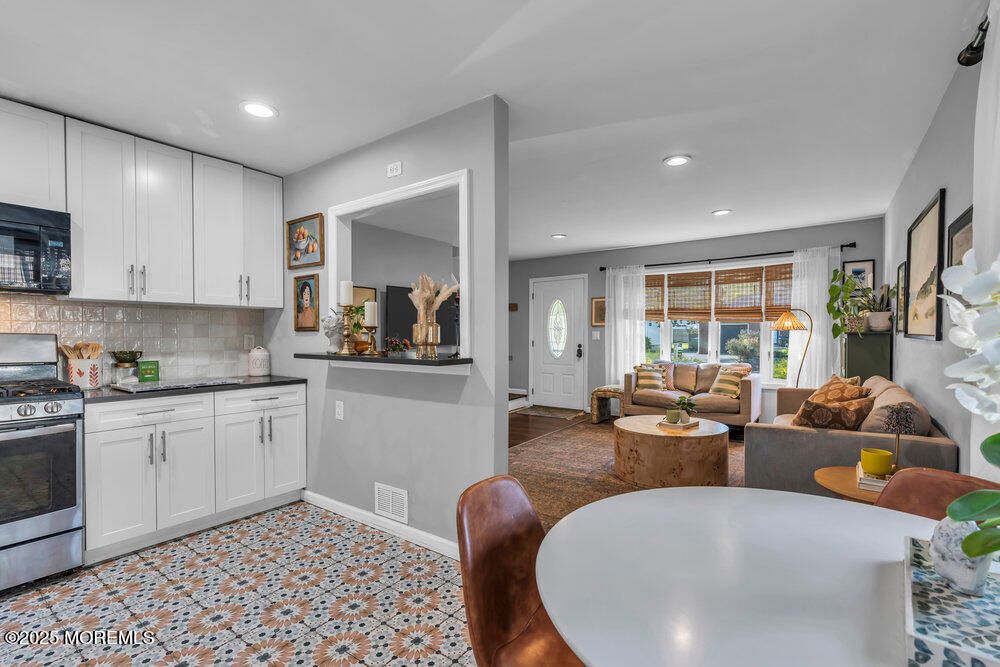 Interior, Kitchen, Living room, Recessed Lighting, Stainless Steel Appliances