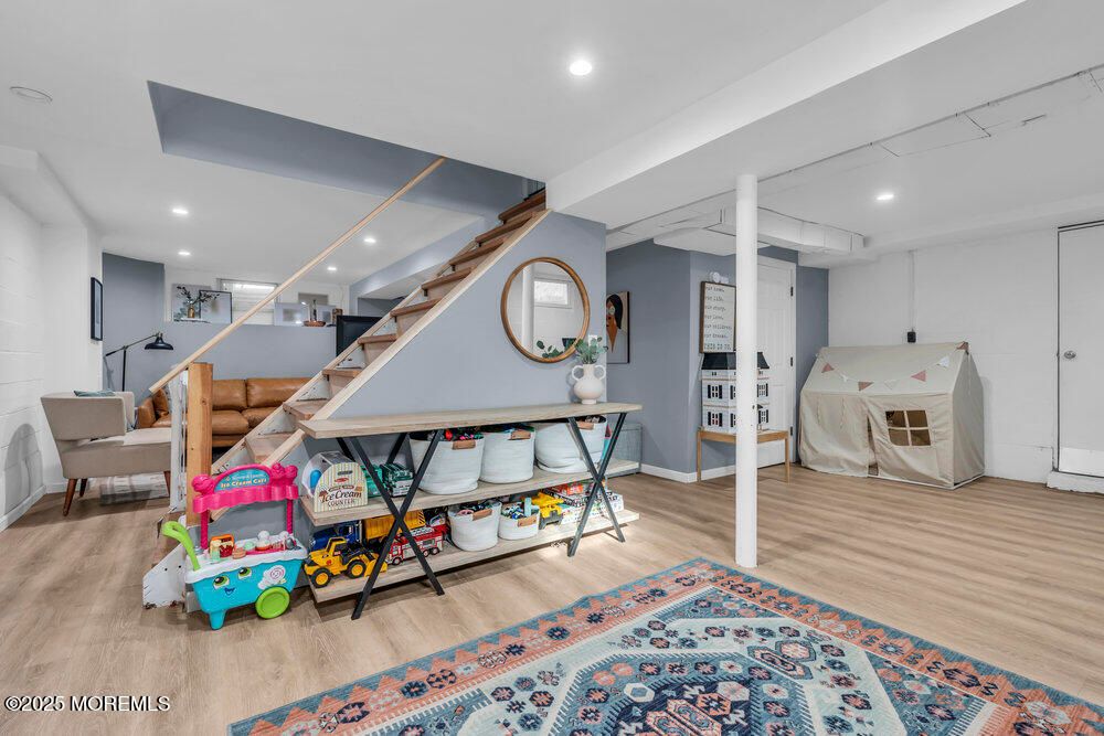 Interior, Recessed Lighting, Wood Texture Flooring