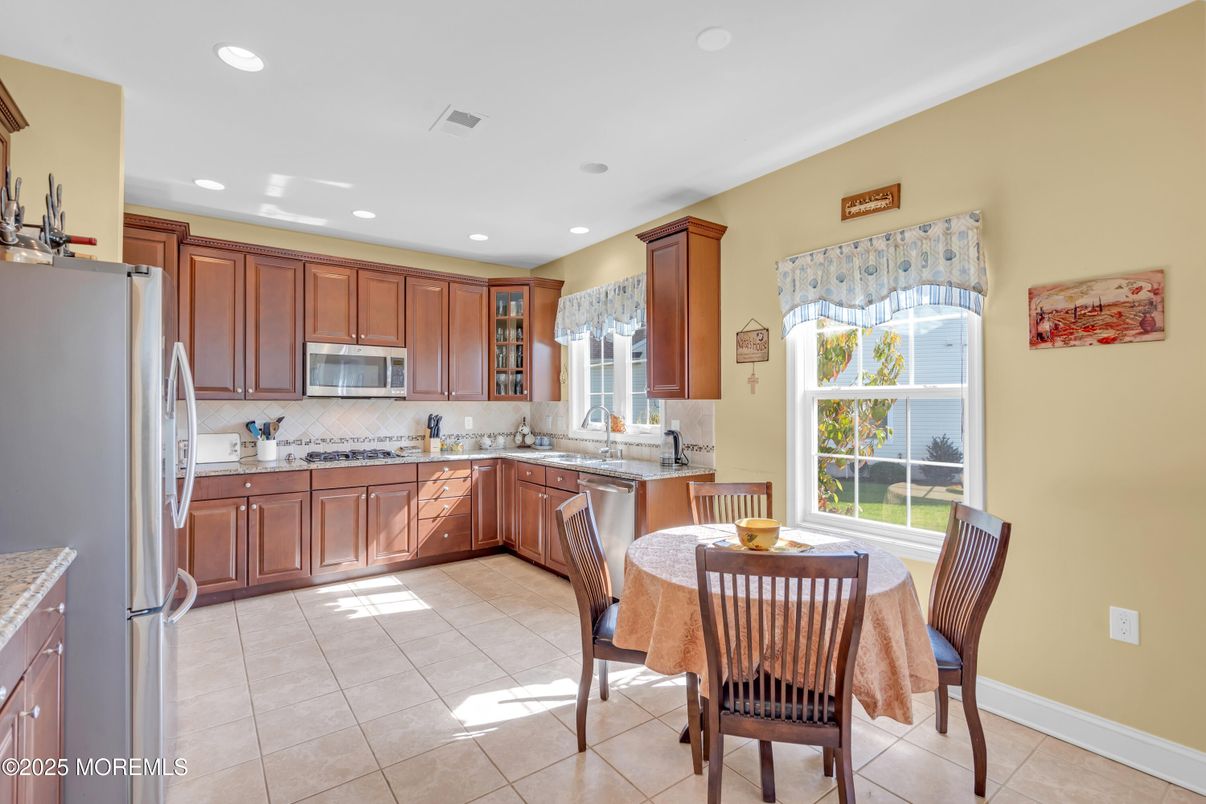 Dining room, Interior, Kitchen, Recessed Lighting, Stainless Steel Appliances