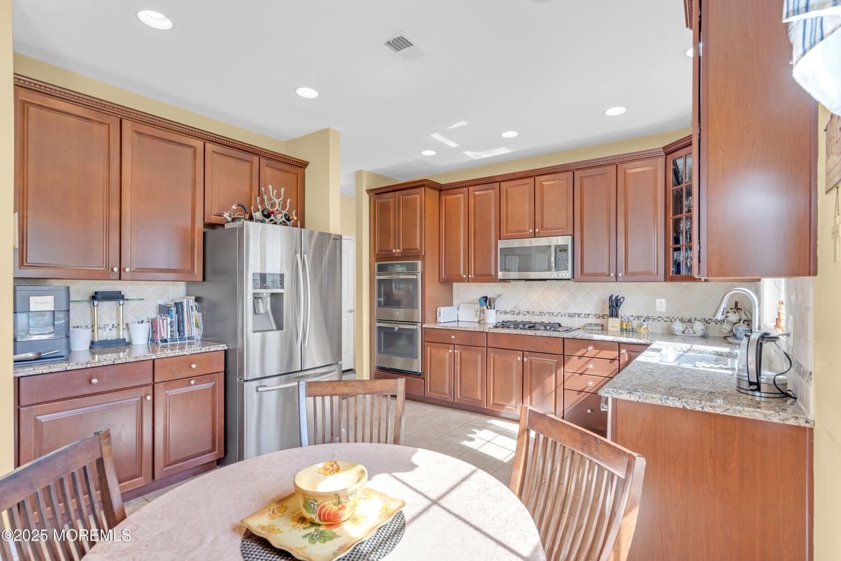 Dining room, Interior, Kitchen, Recessed Lighting, Stainless Steel Appliances