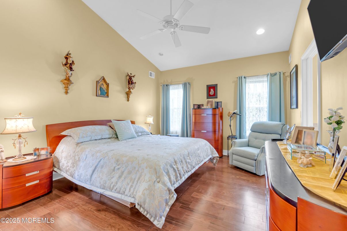 Bedroom, Interior, Recessed Lighting, Wood Texture Flooring