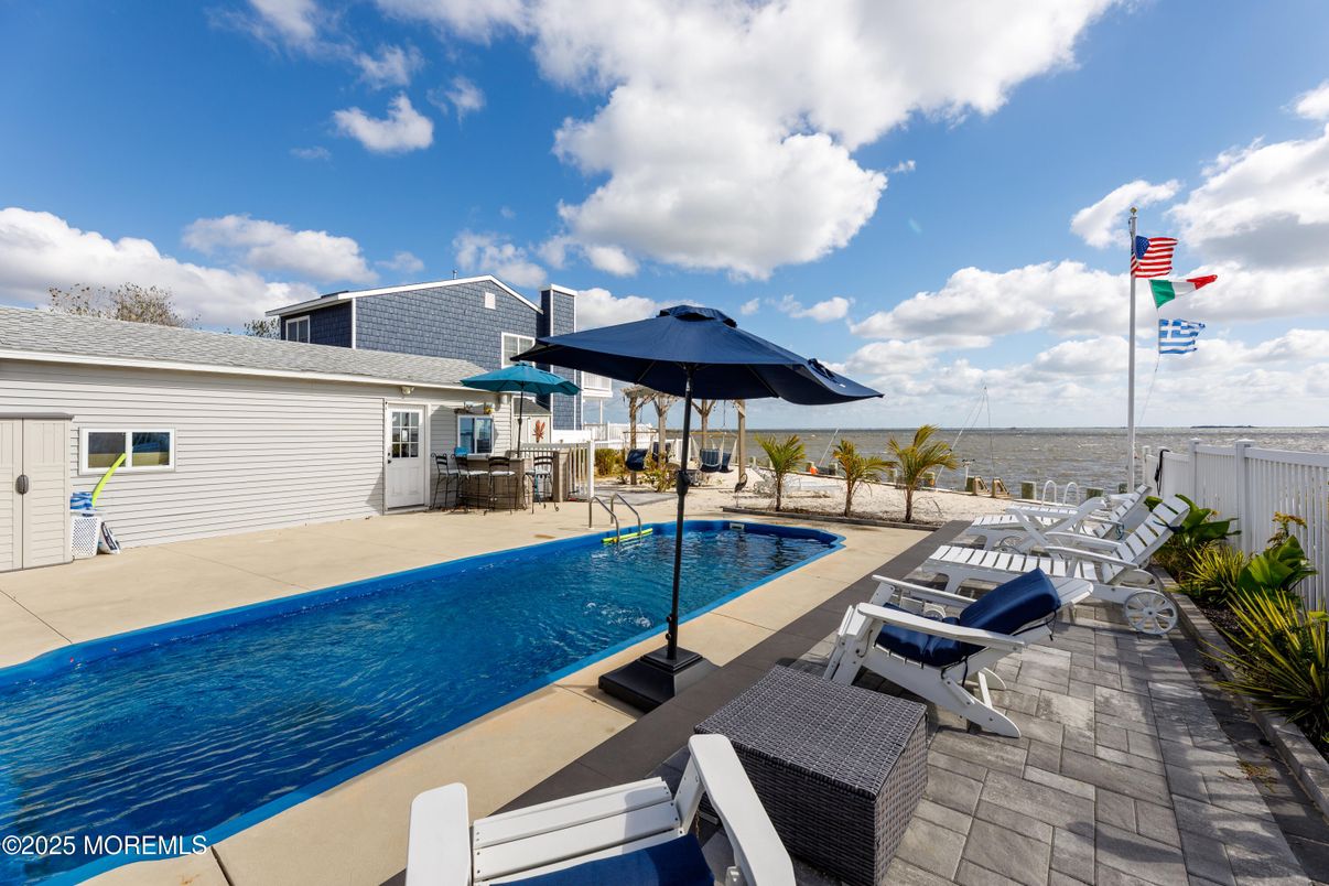 Exterior, Pool, Water