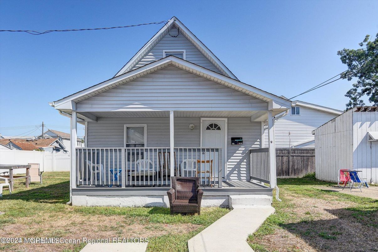 Exterior, Facade, American Craftsman