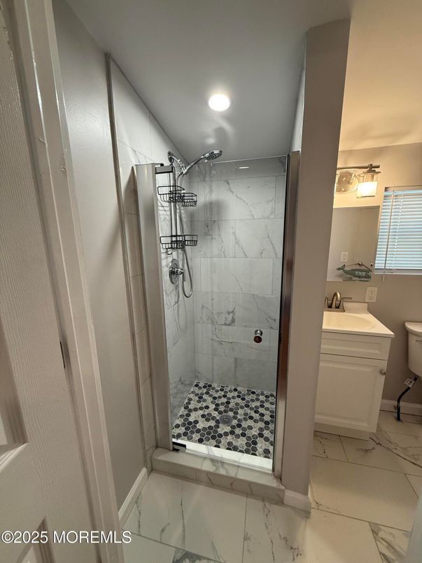 Bathroom, Interior, Marble, Marble Walls, Recessed Lighting