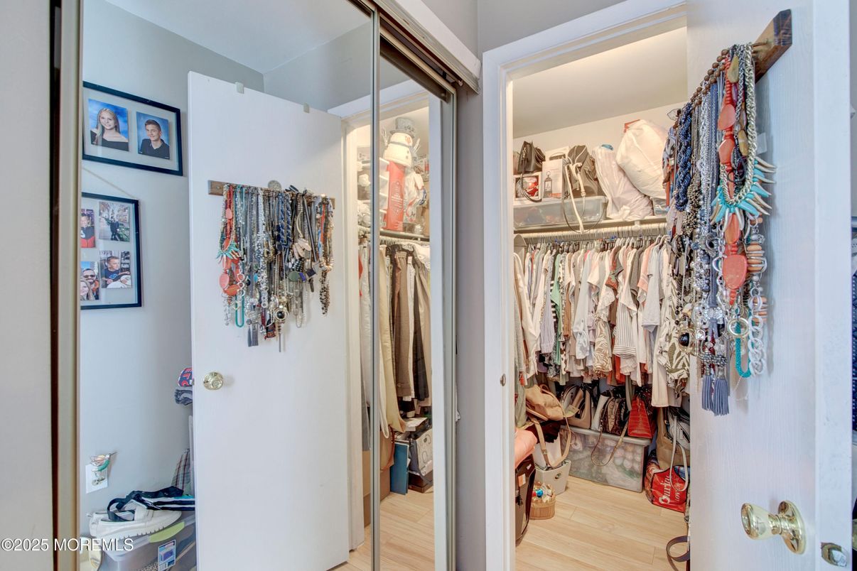 Interior, Walk-in Closets, Wood Texture Flooring