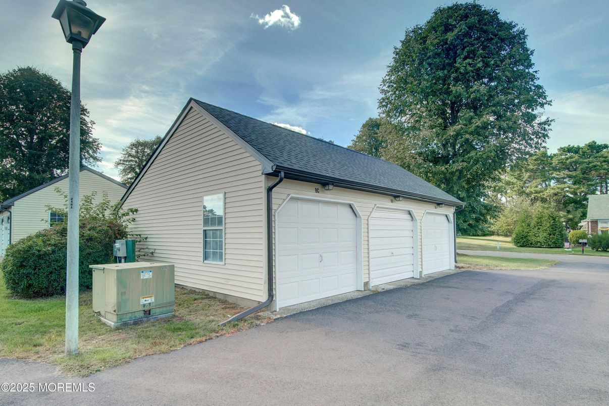 Detached Garage, Exterior