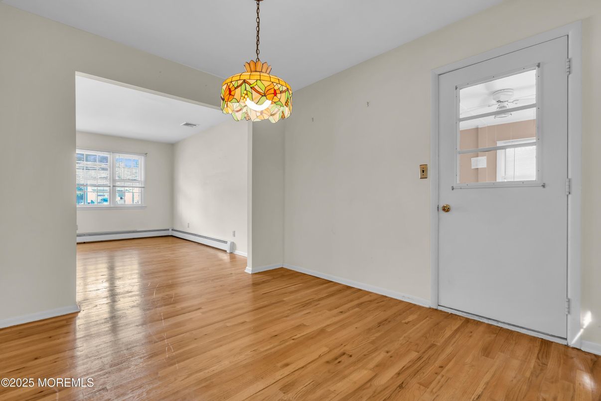 Empty room, Interior, Pendant Lights, Wood Texture Flooring