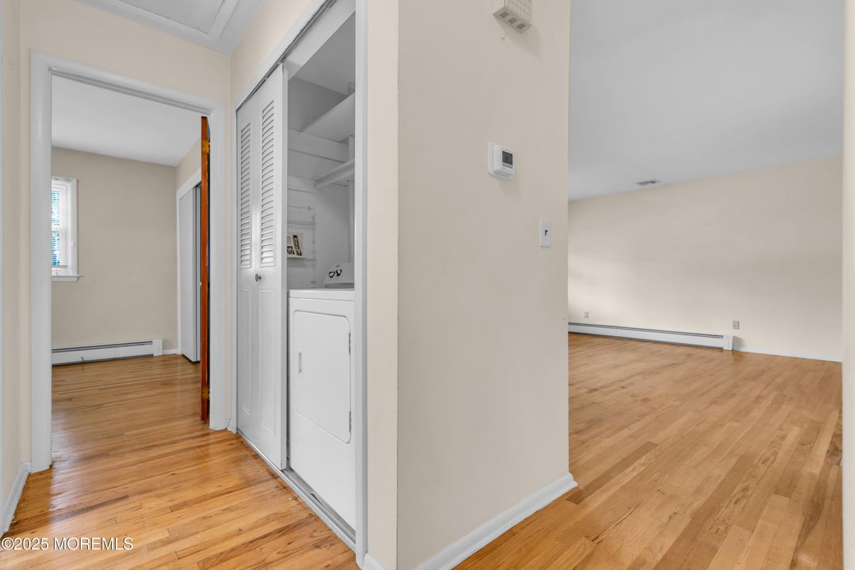 Interior, Utility Closets, Washer, Wood Texture Flooring