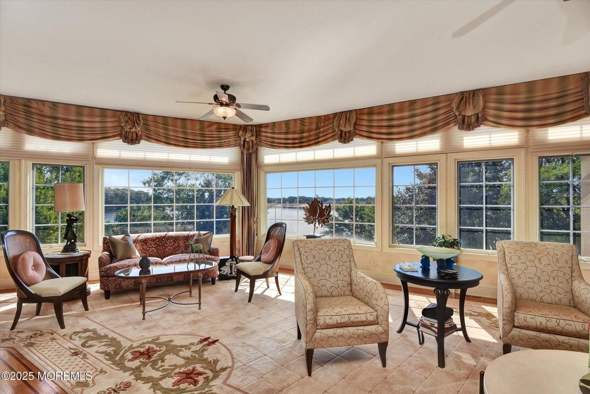 Interior, Living room, Sun Room, Water