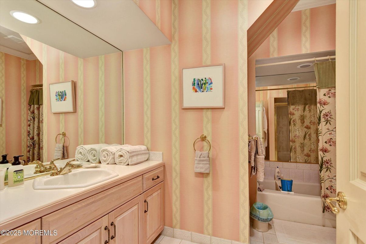 Bathroom, Interior, Recessed Lighting