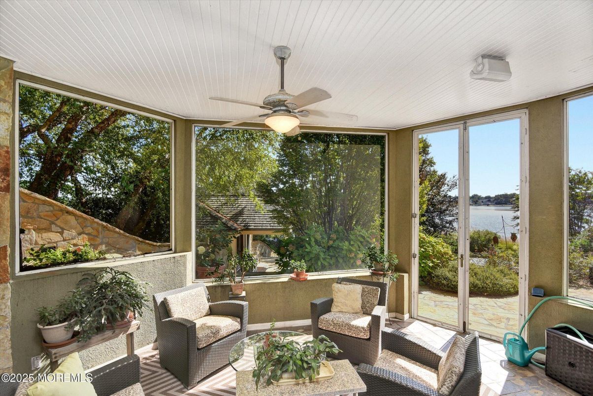 Interior, Sun Room, Water