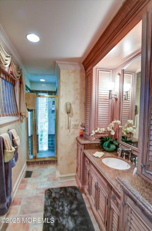 Bathroom, Dual Sink Vanities, Interior, Recessed Lighting