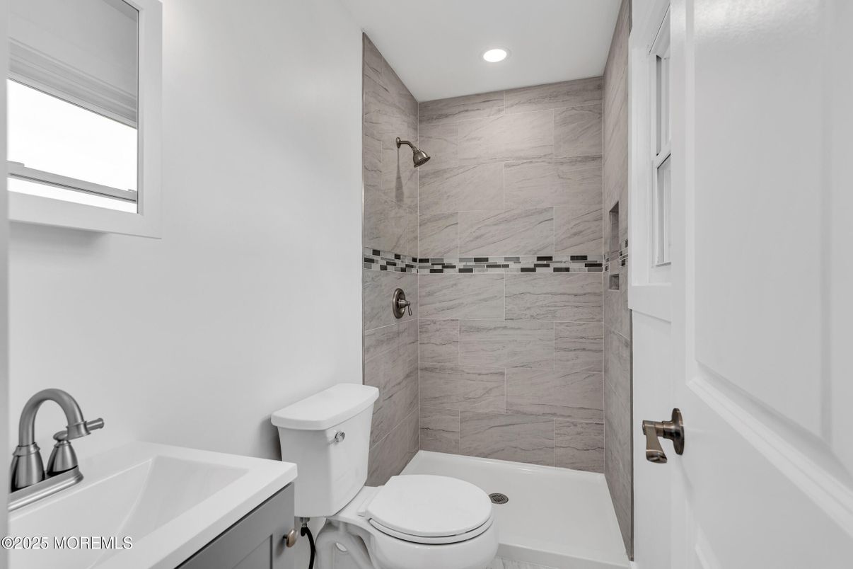 Bathroom, Interior, Marble Walls, Recessed Lighting