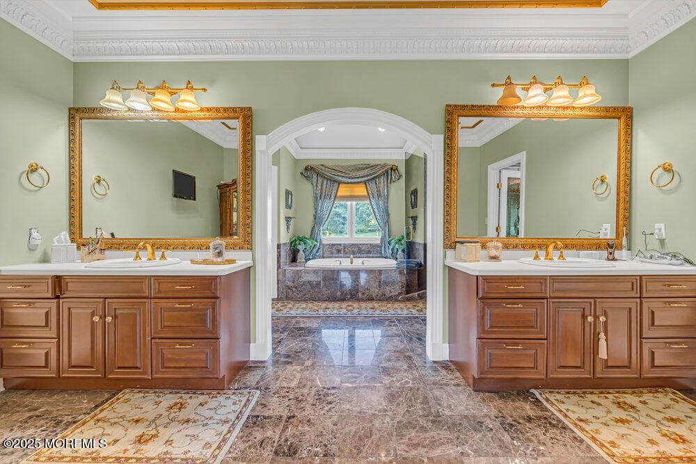 Bathroom, Dual Sink Vanities, Interior