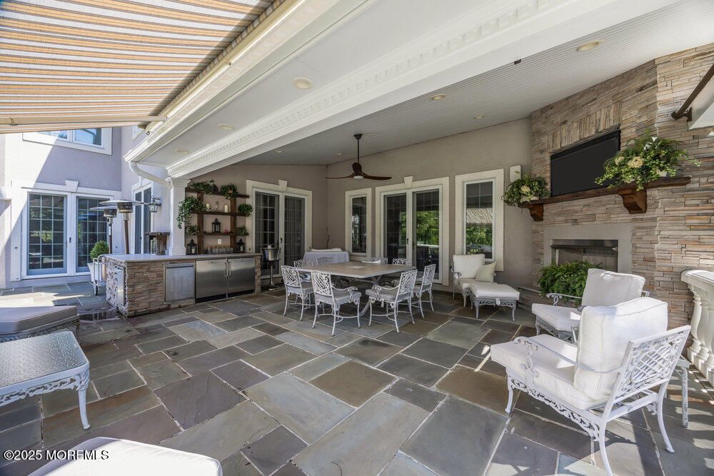 Exterior, Fireplace, Outdoor Kitchen