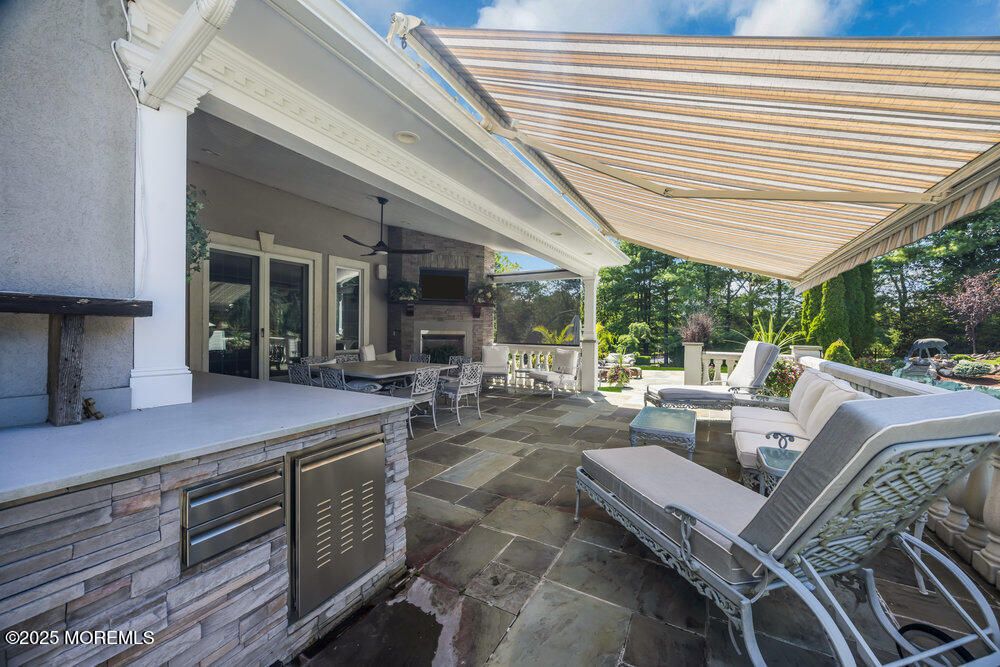 Exterior, Fireplace, Outdoor Kitchen