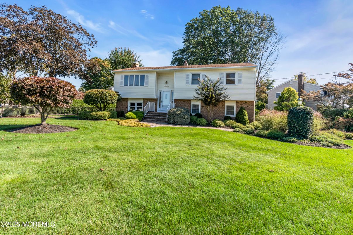Backyard, Exterior, Facade, Brick Facade, Raised Ranch