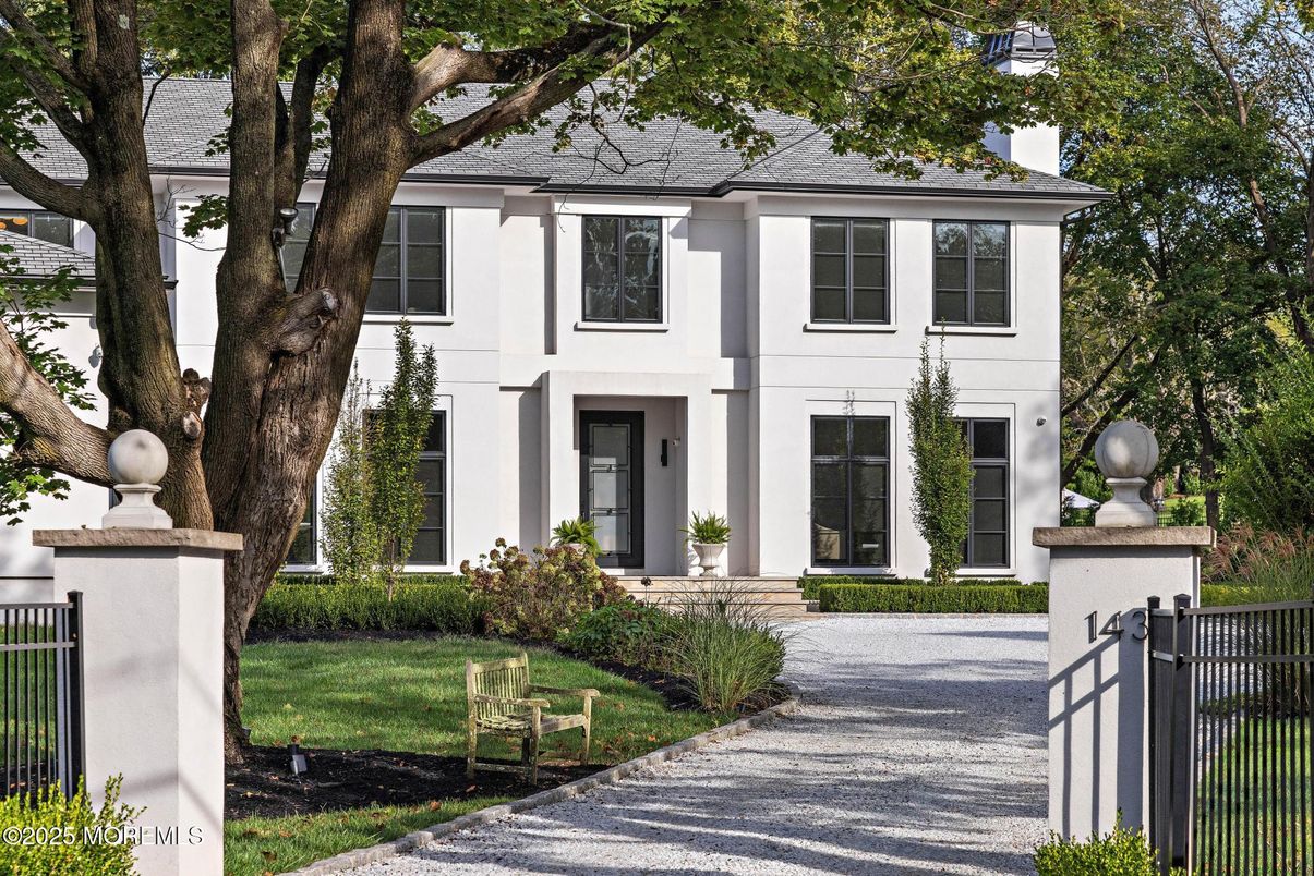 Exterior, Facade, Georgian