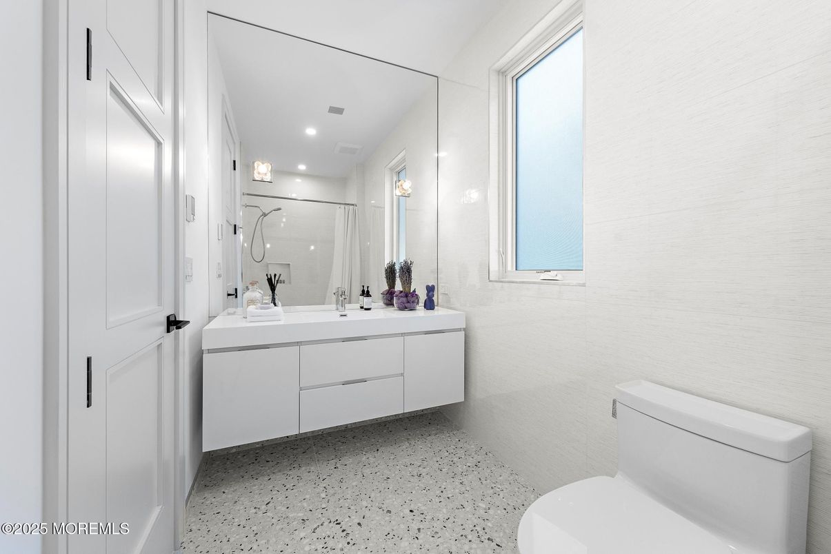Bathroom, Interior, Recessed Lighting