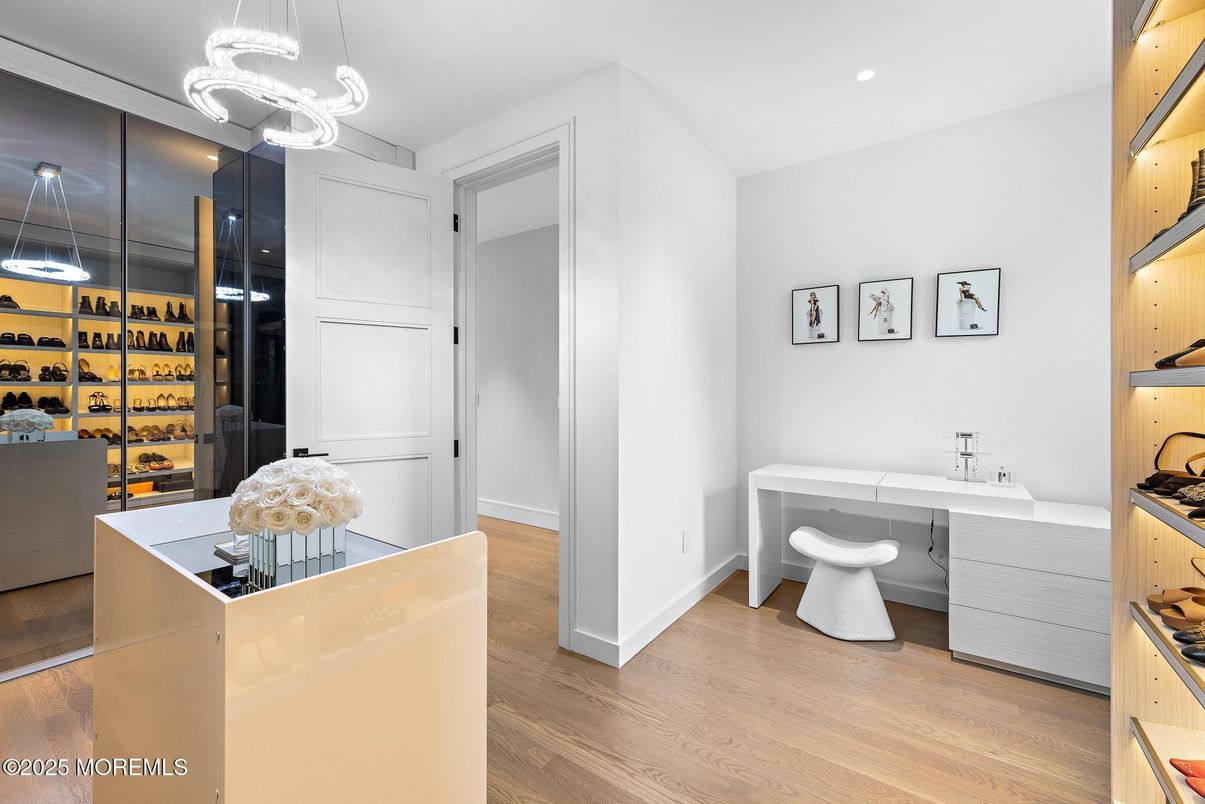 Interior, Pendant Lights, Recessed Lighting, Wine Storage, Wood Texture Flooring
