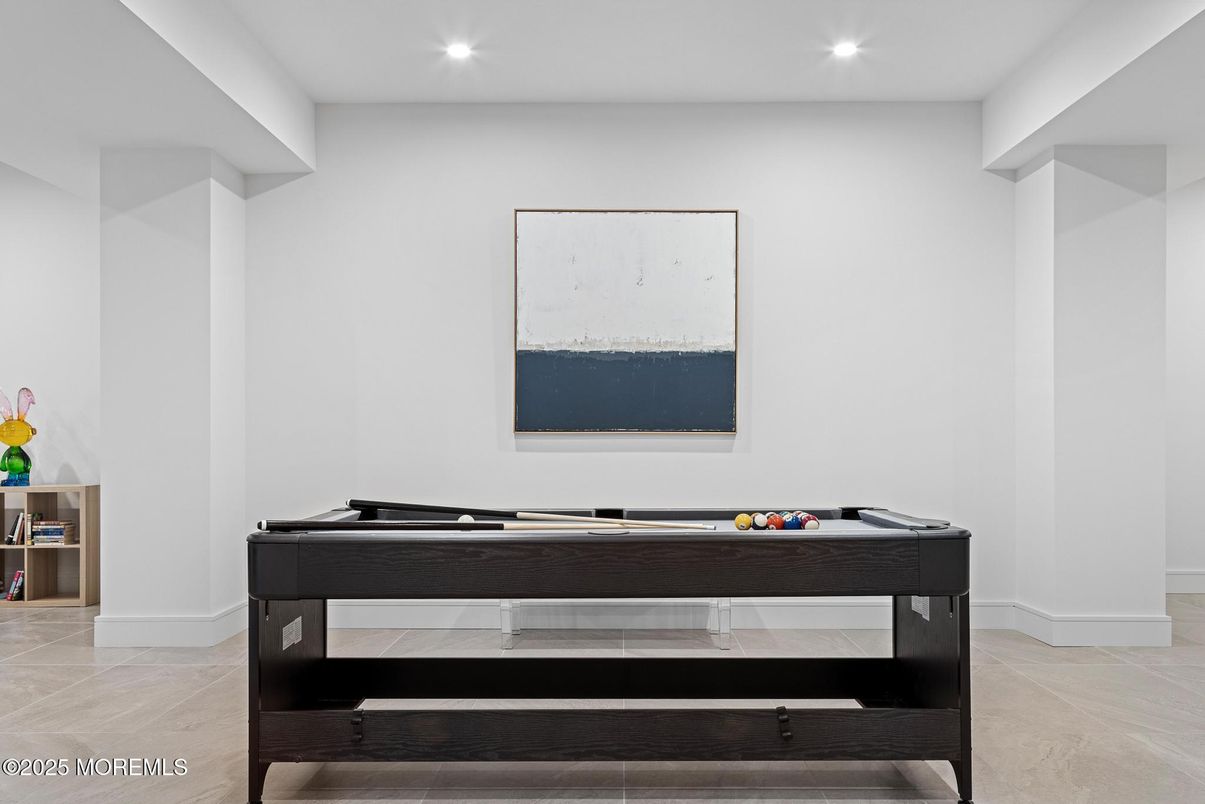 Game Room, Interior, Recessed Lighting