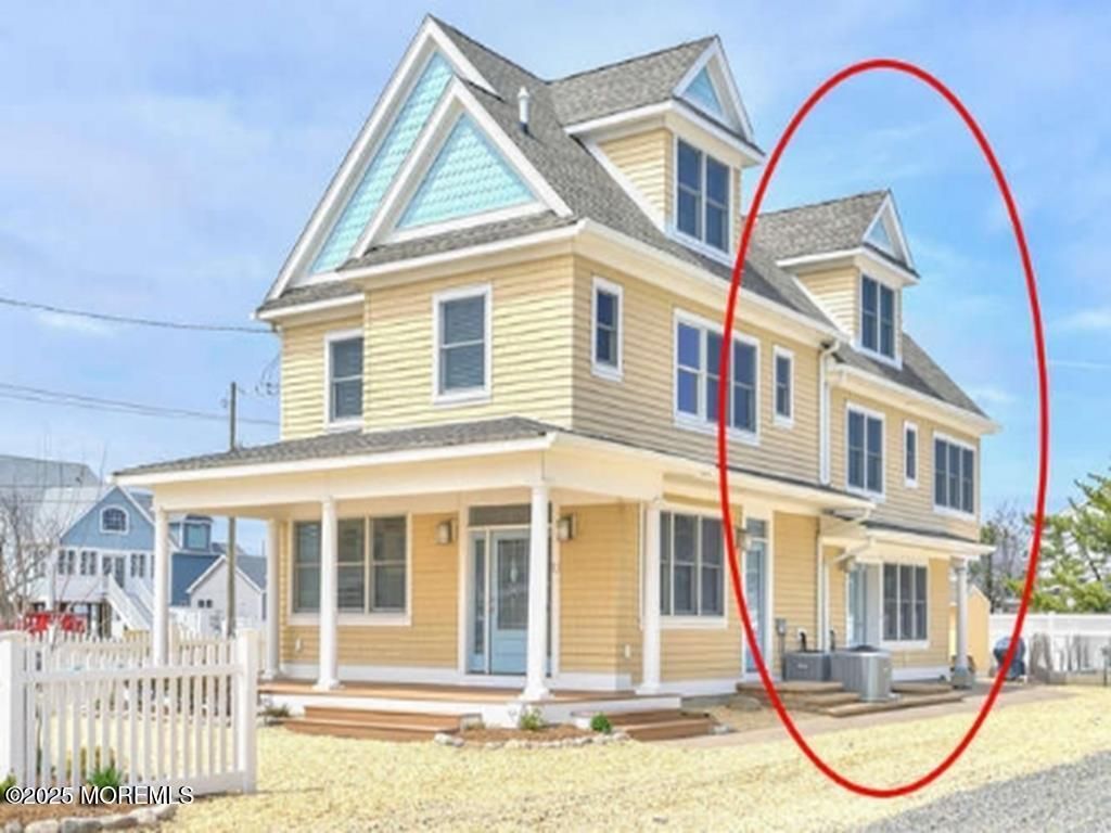Exterior, Facade, Queen Anne Victorian