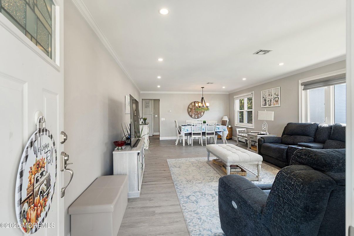 Chandelier, Dining room, Interior, Living room, Recessed Lighting