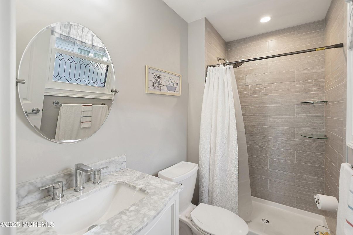 Bathroom, Interior, Recessed Lighting