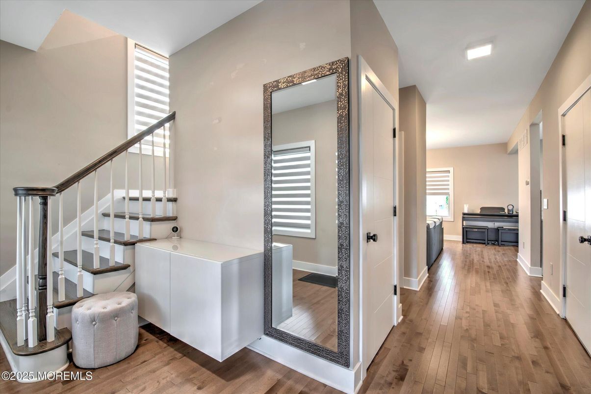 Interior, Recessed Lighting, Washer, Wood Texture Flooring