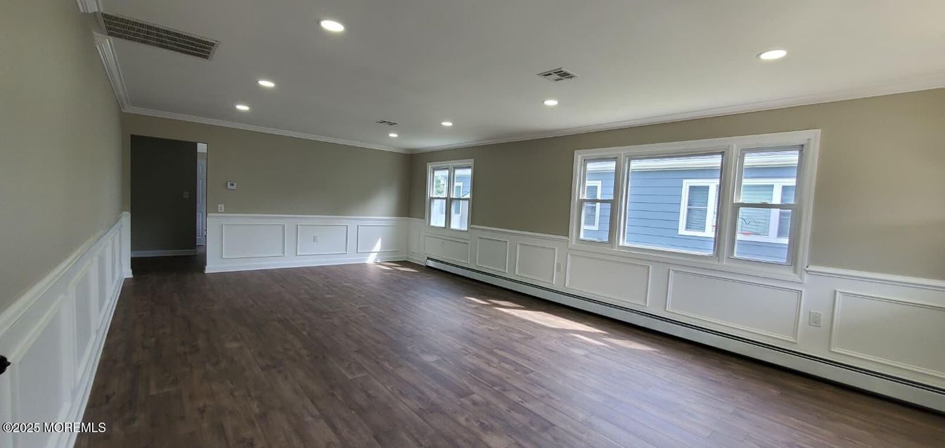 Empty room, Interior, Recessed Lighting, Wood Texture Flooring