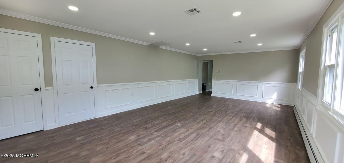 Empty room, Interior, Recessed Lighting, Wood Texture Flooring