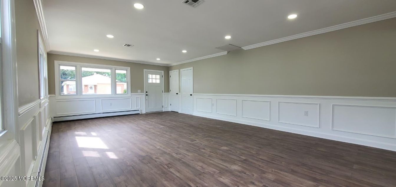 Empty room, Interior, Recessed Lighting, Wood Texture Flooring