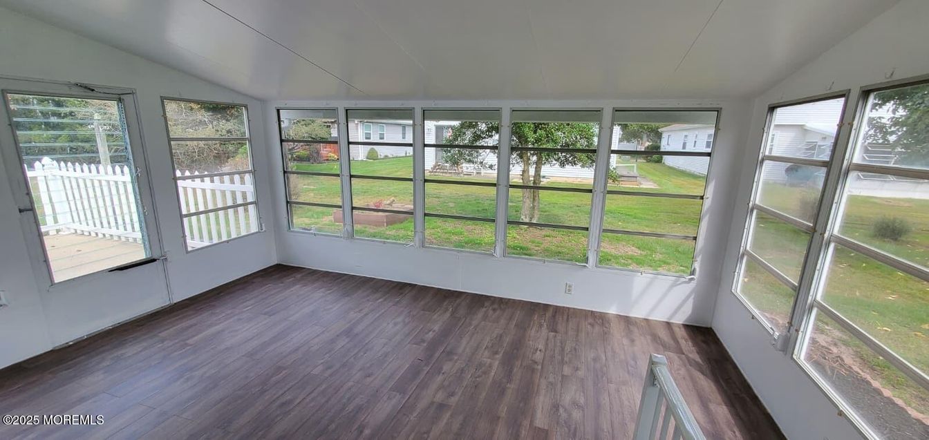 Empty room, Interior, Sun Room, Wood Texture Flooring