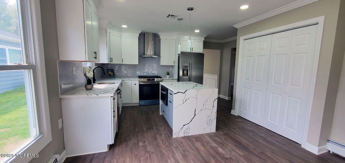 Interior, Kitchen, Pendant Lights, Recessed Lighting, Wood Texture Flooring