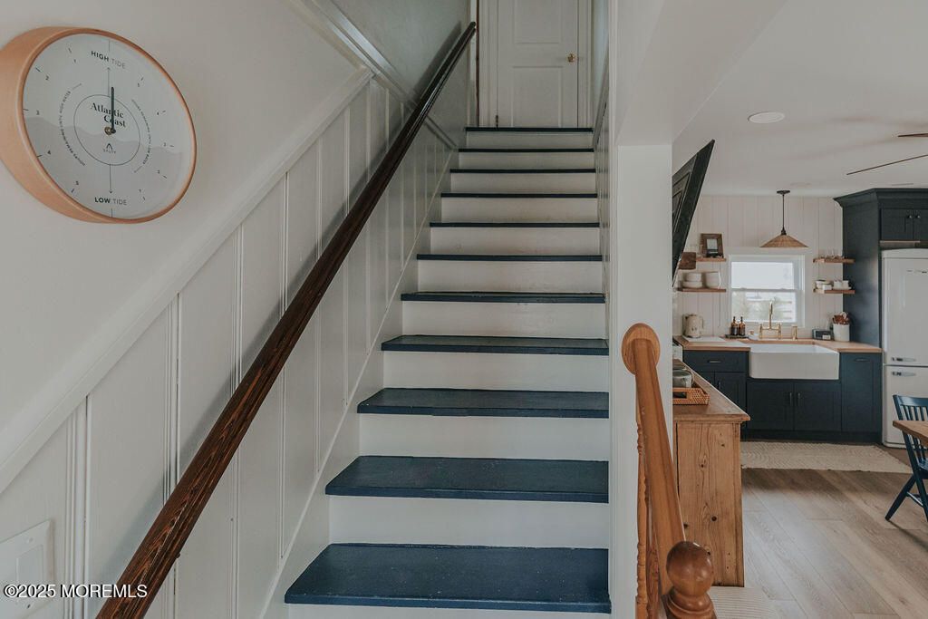 Interior, Pendant Lights, Wood Texture Flooring