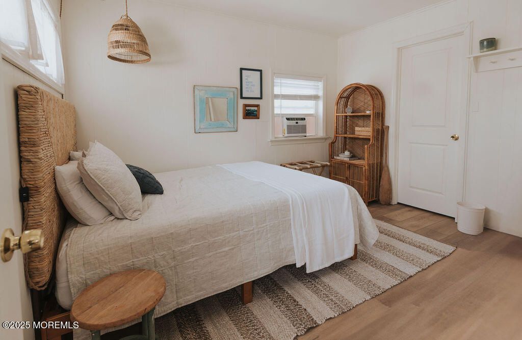 Bedroom, Interior, Pendant Lights, Wood Texture Flooring