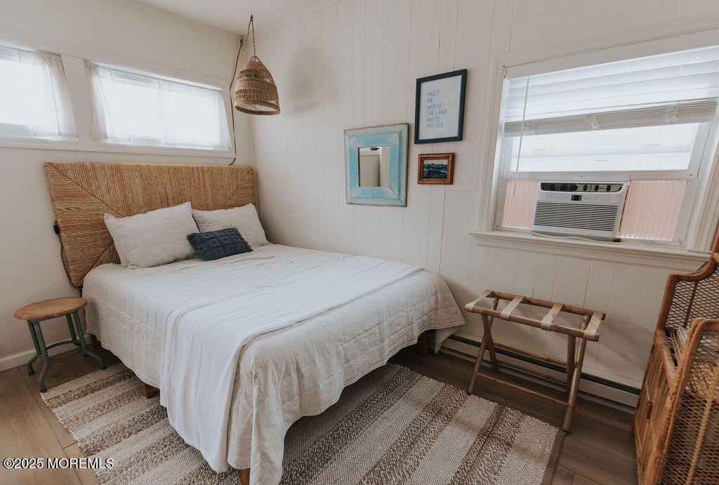 Bedroom, Interior, Pendant Lights, Wood Texture Flooring