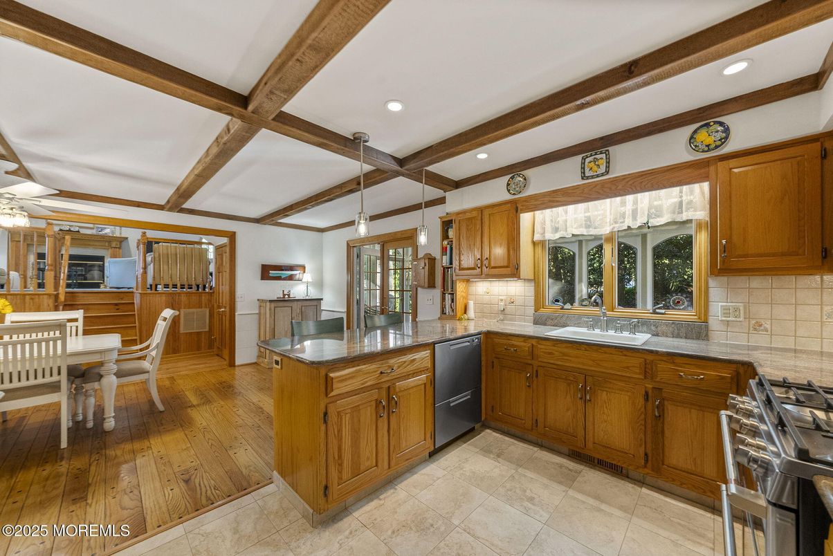 Dining room, Interior, Kitchen, Pendant Lights, Recessed Lighting, Wooden Beams, Wood Texture Flooring