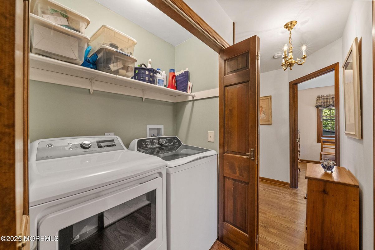 Interior, Utility Closets, Washer, Wood Texture Flooring
