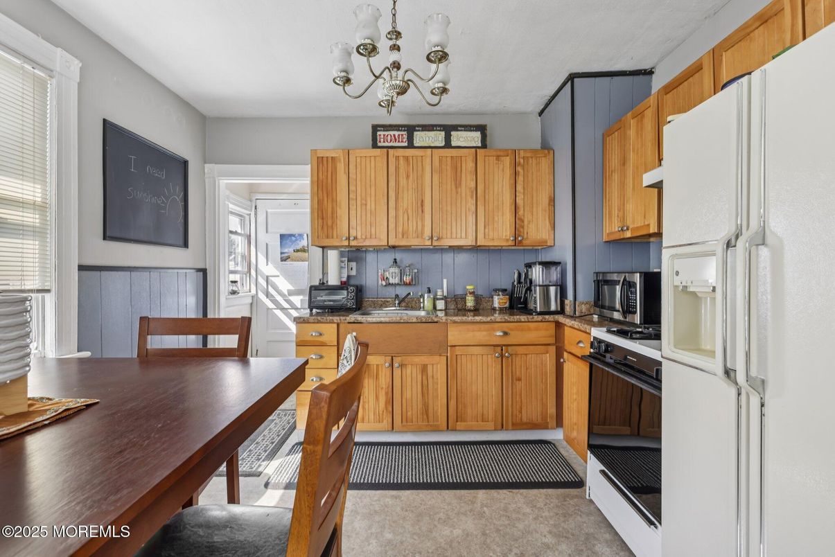 Chandelier, Dining room, Interior, Kitchen