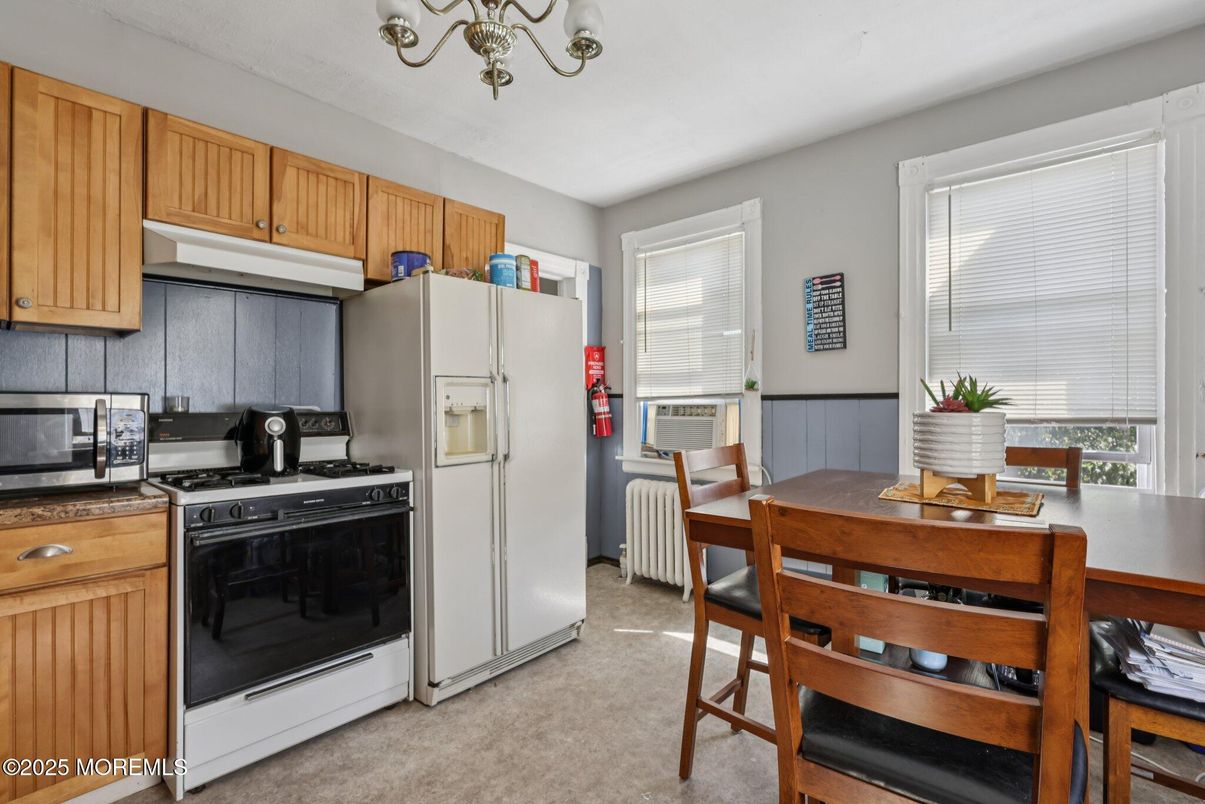 Chandelier, Dining room, Interior, Kitchen